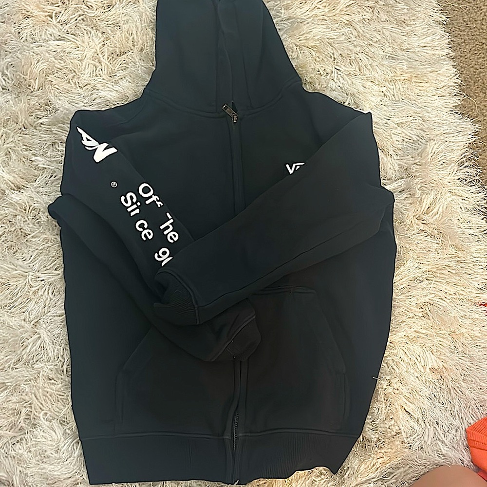 VANS ZIP UP ( FOR EVERYONE NOT JUST MEN)🤗